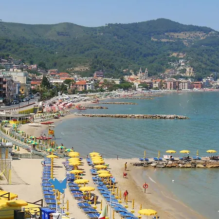 Domus 21 Near - Happy Appartamento Alassio