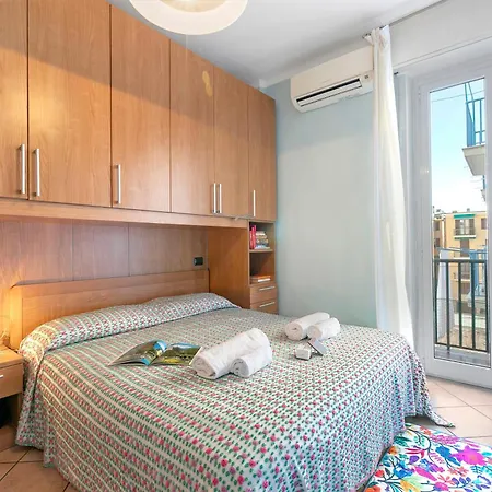 Domus 21 Near - Happy 알라시오